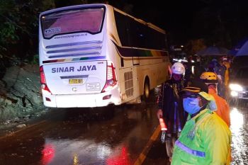 Tertutup longsor,  jalur Sigaluh-Banjarnegara sudah dapat dilalui kendaraan