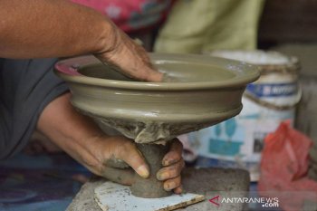 Perajin gerabah di tengah pandemi