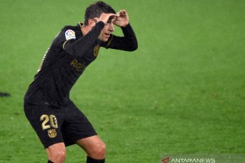 Pemain bertahan Barcelona Sergi Roberto positif COVID-19