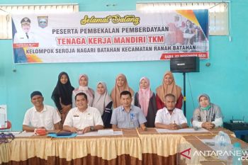 Disnaker Pasaman Barat berikan pembekalan pelatihan menjahit kepada masyarakat