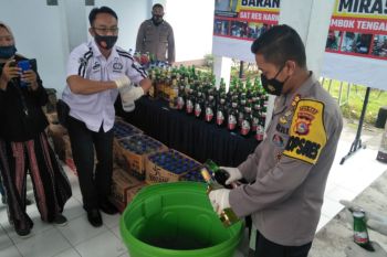 Ribuan liter miras dimusnahkan Polres Lombok Tengah