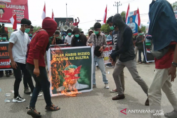 Ratusan pemuda di Kendari Sulteng tolak kedatangan Rizieq Shihab
