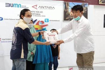 ANTARA Sulsel serahkan bantuan gawai pendidikan kepada siswa SD