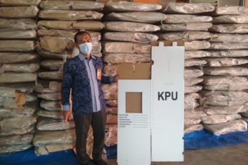KPU Bantul masih melakukan pengepakan logistik Pilkada 2020