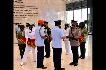 Lulus terbaik Sesko TNI, Kombes Akhmad Yusep raih penghargaan