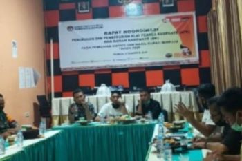 KPU minta paslon Pilkada Mamuju turunkan APK