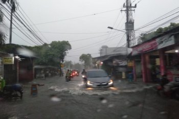 Sejumlah wilayah di Surabaya terendam banjir
