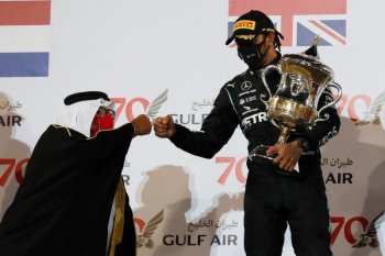 Pembicaraan kontrak Hamilton dengan Mercedes tertunda