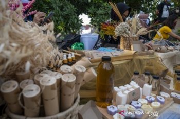 Bazar produk kerajinan lokal ramah lingkungan