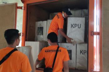 KPU Bandarlampung distribusikan logistik kelengkapan pilkada ke kecamatan