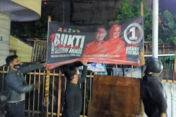 KPU Makassar tertibkan APK di masa tenang sebelum pencoblosan