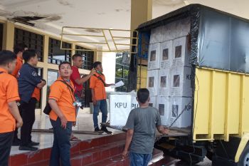 KPU Agam distribusikan logistik di enam kecamatan pada Minggu