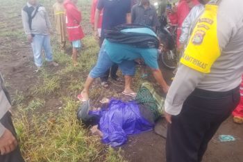 Geger! kakek umur 70 tahun ditemukan meninggal di tengah hutan Lotim tertindih sepeda motor
