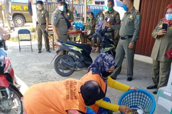 Tim operasi yustisi jaring 72 warga di Pesisir Selatan