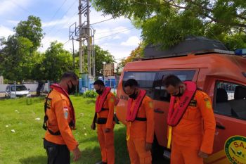 Kapal berpenumpang 25 orang mati mesin di perairan Sumbawa