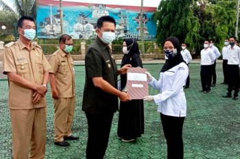 Pemkab Barito Utara serahkan 98 SK CPNS