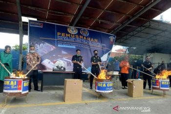 Bea cukai palembang kembali musnahkan 3,9 juta rokok ilegal