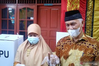 Cagub Sumbar, Mahyeldi menang telak di TPS tempatnya memilih