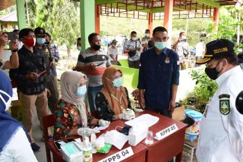 Sekda Bengkalis minta petugas TPS terapkan prokes COVID-19