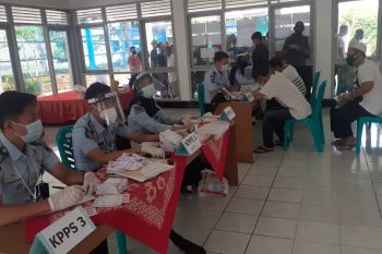 Lapas Rajabasa terapkan prokes untuk warga binaan yang salurkan suaranya
