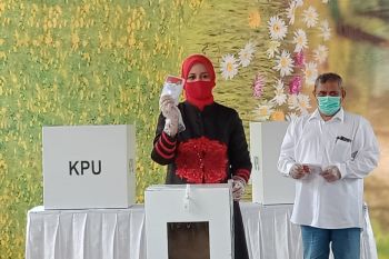 Cabup petahana ini akui kalah karena takdir