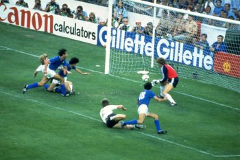 Pahlawan Italia di Piala Dunia 1982 Paolo Rossi tutup usia
