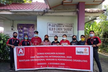 Donasi konsumen Alfamidi bantu penyandang disabilitas di Sulut