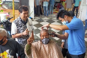 Pilkada Sidoarjo: Pendukung BHS cukur gundul rayakan "kemenangan"