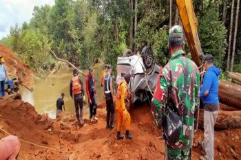 Tim SAR Merauke cari balita korban mobil terperosok di Sungai Mandom