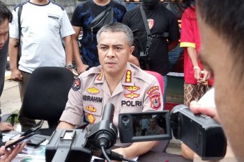 Rumah dan mobil tim relawan paslon Petahana Lutra dibakar