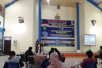 Ditlantas Polda Lampung minta BPJN dan BPJT perbaiki  jalan berlubang dan pasang rambu