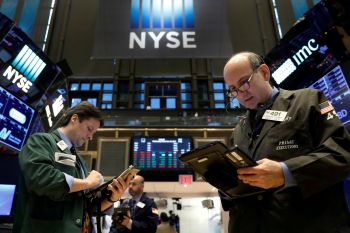 Saham-saham Wall Street dibuka merosot setelah klaim pengangguran AS melonjak