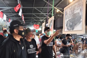 24 lukisan "Mobil Mercedes Benz Classic" dipamerkan di tengah COVID-19
