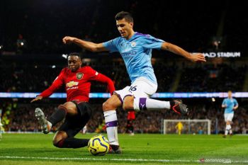 Jadwal lengkap Liga Inggris, memburu momentum Derbi Manchester