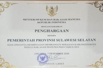 Pemprov Sulsel dapat penghargaan Pembina Kabupaten/Kota Peduli HAM dari Menkumham