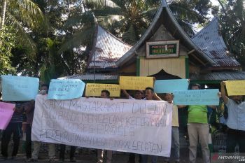 Warga Pariaman tolak hasil penerimaan perangkat desa karena diduga adanya kecurangan