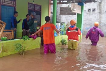 Akibat hujan deras sejak pagi hari, dua kecamatan di Lombok Timur terendam banjir