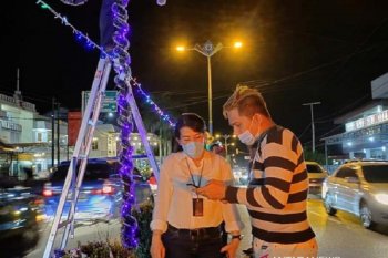 Singkawang semarakkan Natal dan Tahun Baru 2021 dengan menghias kota