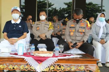 Polda Lampung lepas bantuan COVID-19