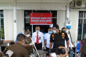 Kejari Bintan musnahkan barang bukti perkara pidana