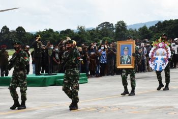Ketua DPR Papua: Letjen TNI Asaribab ingin bangun sekolah sepakbola