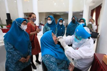 TP PKK Makassar gelar tes usap massal untuk lacak penularan COVID-19