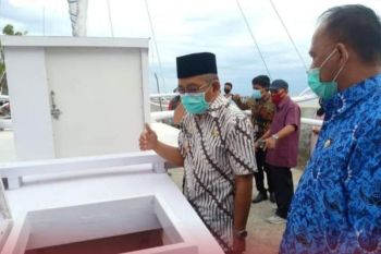 Gubernur Sulbar beri bantuan kapal pada nelayan