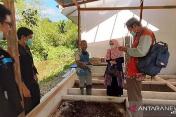 Unand perkenalkan "maggot" sebagai pakan alternatif untuk ikan dan unggas
