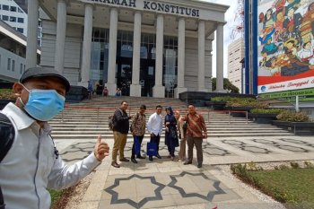 Kalah di KPU Paslon di Lingga dan Karimun gugat ke MK