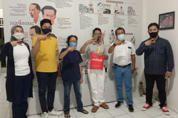 Perum LKBN ANTARA Biro Sumatera Selatan menyerahkan bantuan sarana pendidikan