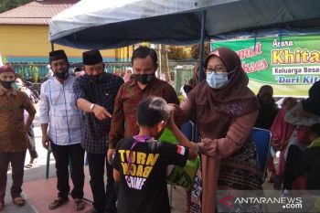 Alumni Ponpes Ulumuddin Lasi Agam adakan sunat massal