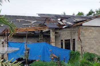 Puting beliung terjang sejumlah rumah di Kapuas