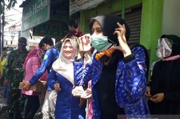 Bagikan Masker Cegah COVID-19