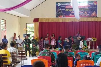 Satgas Pamtas Yonif 312/KH ikuti ibadah Natal Gereja Pantekosta